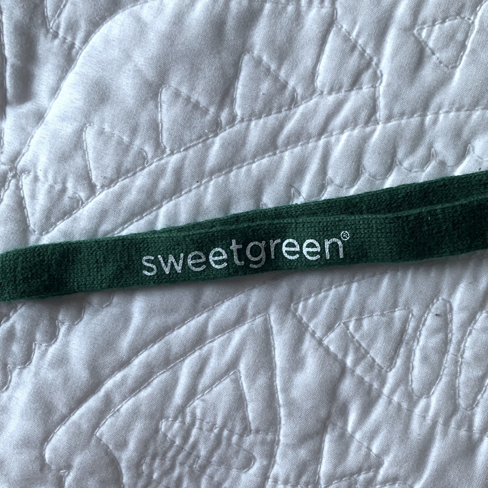 sweetgreen branded lanyard with clip